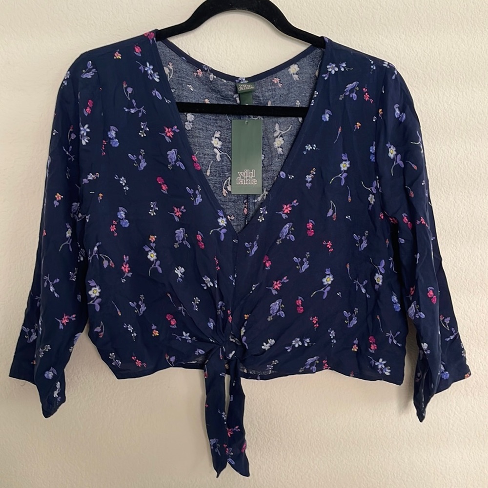 Quarter sleeve cropped tie front top